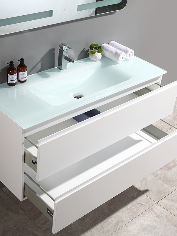 Set di mobili da bagno sospesi da parete bianchi da 120 cm, vasca singola