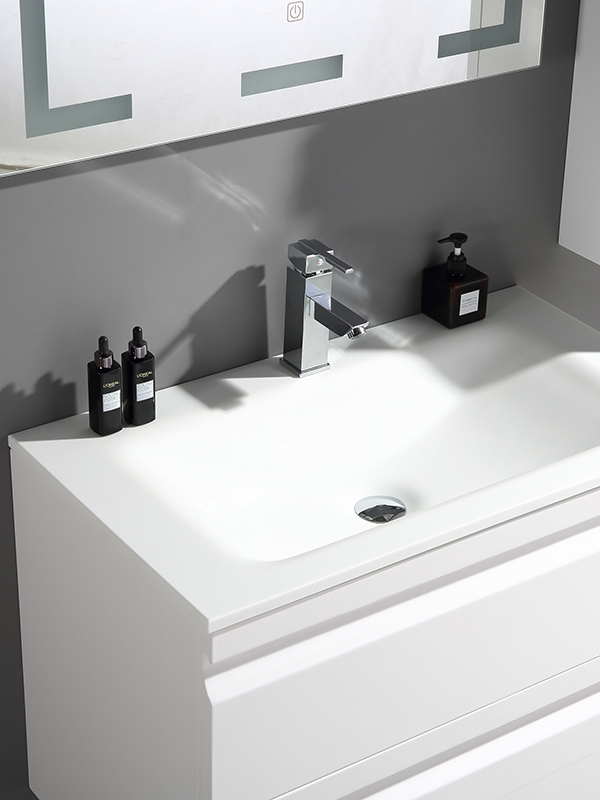 Mobile bagno bianco sospeso con lavabo in vetro