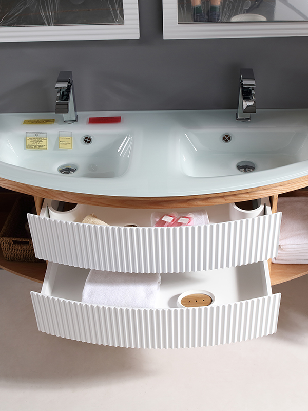 Set di mobili da bagno sospesi a parete con doppio lavabo in vetro da 150 cm, con foro troppopieno