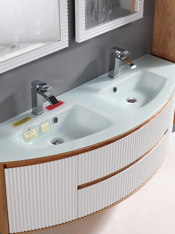 Set di mobili da bagno sospesi a parete con doppio lavabo in vetro da 150 cm, con foro troppopieno