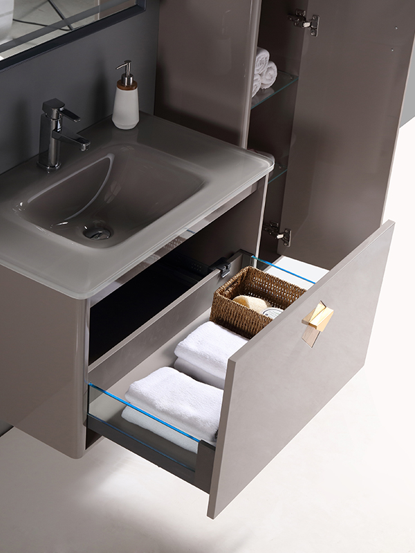 Set di mobili da bagno moderni ed eleganti sospesi Piano di lavoro in vetro