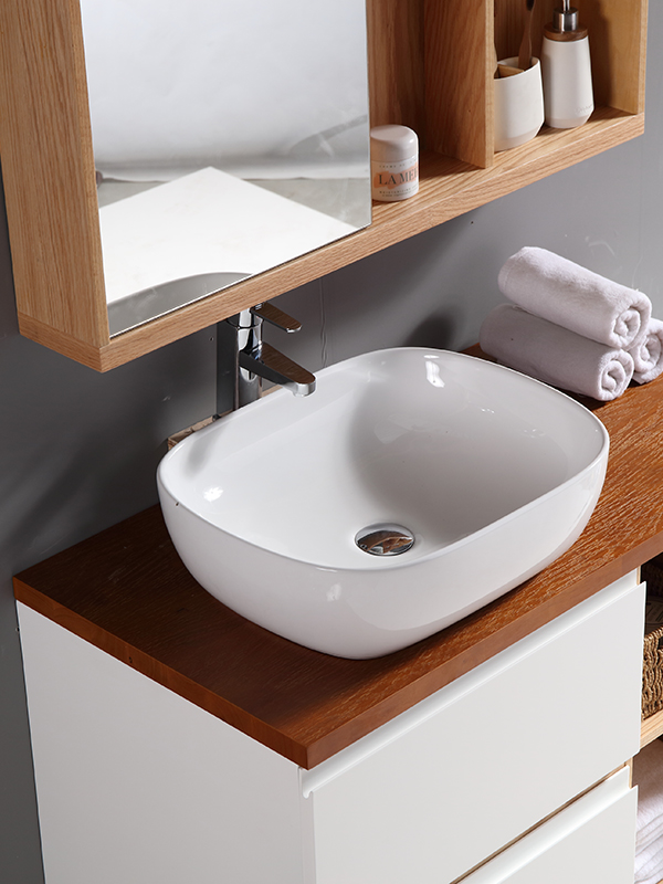 Mobile da bagno sospeso classico con lavabo in ceramica