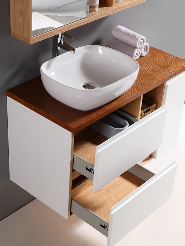 Mobile da bagno sospeso classico con lavabo in ceramica